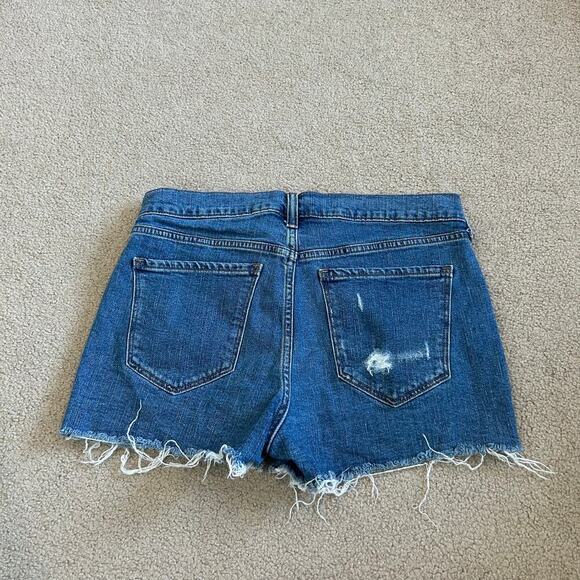 Old Navy Mid-Rise Ripped Cut-Off Boyfriend Jean Shorts Medium Wash Blue Size 8 - Picture 3 of 5